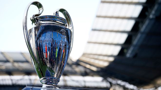 以压倒性的 以压倒性的